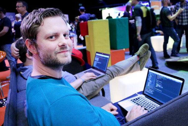 Sondre Olsen i EarlyWarning Solutions skriver mye Java, og bruker helst IntelliJ. Det er han slettes ikke alene om i den norske bransjen. Foto: Ole Petter Baugerød Stokke