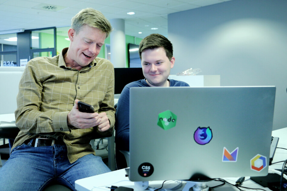 Christopher Kvarme og Vegard Norvik er del av teamet som utvikler React Native-app for SOL. Foto: Ole Petter Baugerød Stokke