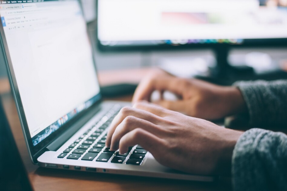 'Validering. Ordet vekker minner hos enhver utvikler' skriver Atle Prange. Men hvordan bĂžr man gjĂžre det i Java? Foto: Glenn Carstens-Peters / Unsplash