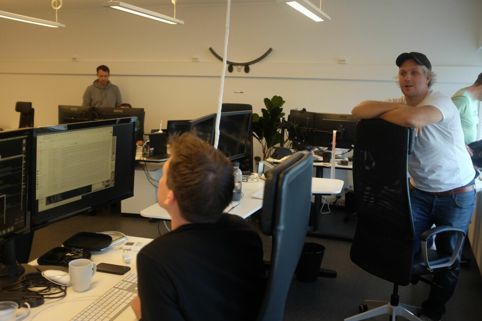 Analyseselskapet Linkpulse utfordrer Google fra et lite lokale i Ski sentrum. Fra venstre: Head of sales Aleksander Lidén Pettersen, hosting-ansvarlig Magnus Lieseter, utvikler Nils Hofgaard og daglig leder Tarjei Gilbrandt. Foto: Jørgen Jacobsen.