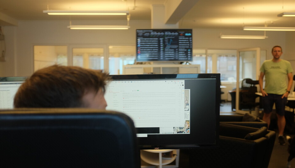 Live-dashboardene til Linkpulse er godt synlig i de fleste store mediehus. Her synes Linkpulse sitt eget live-dashboard i horisonten i Linkpulse sine lokaler. Foto: Jørgen Jacobsen