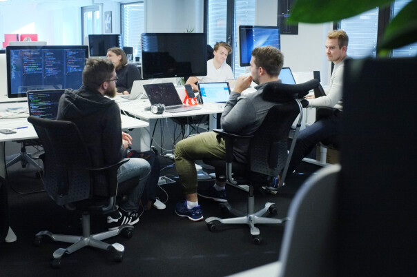 Utviklerne i Shortcut bygger både apper og backend-løsninger, av og til også nettsider. Men det er enklere for Shortcut å markedsføre seg som et rent appbyrå. Foto: Ole Petter Baugerød Stokke