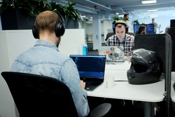 Utviklerne i Shortcut sitter ofte ute hos andre bedrifter, og må teste løsningene sine i ekte omgivelser og situasjoner. Foto: Ole Petter Baugerød Stokke