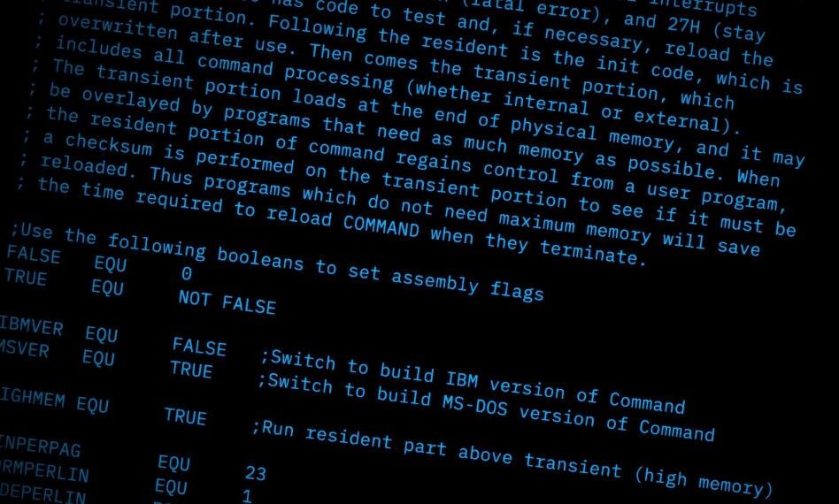 Utsnitt fra den originale kildekoden til COMMAND.COM i MS-DOS versjon 1.25. Foto: Jørgen Jacobsen