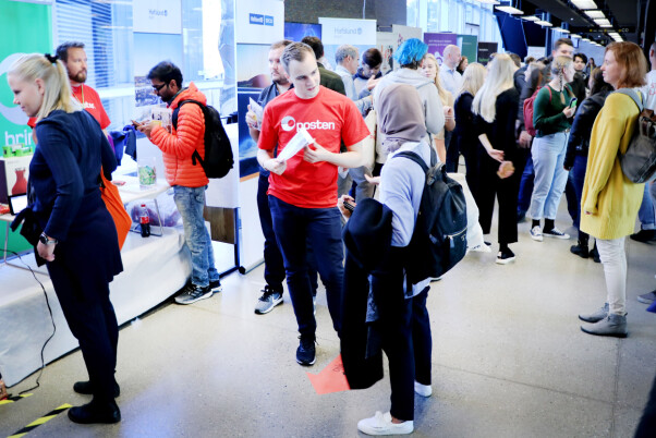 Studerer man informatikk på Universitetet i Oslo, skal det ikke være et voldsomt problem å få seg jobb etterpå. dagen@ifi var proppfull av selskaper. Foto: Ole Petter Baugerød Stokke