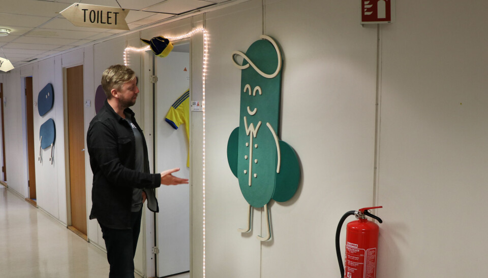 Regnskapsprogrammet Fiken er kjent for de små figurene som brukes i profilen. Ingen av dem har navn, bortsett fra denne ene. Det er mulig å tolke seg til hva den heter, mener med-gründer, Joakim Blomskøld. Foto: Jørgen Jacobsen