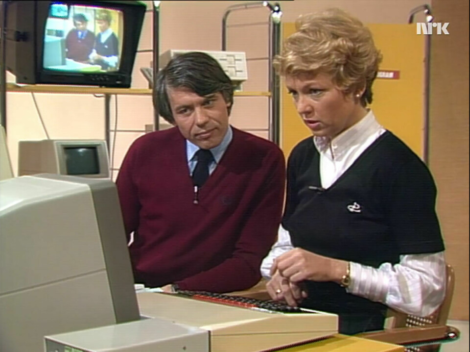 Bjarne Hope, senere skattedirektør, og Kirsten Schøyen Seterelv, kanalvert, ledet serien Datastart i 1984. Den er helt fantastisk. 📸: NRK