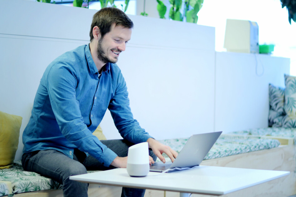 Ryszard Rzepa bygger Google Home-app på heltid for Sol. 📸: Ole Petter Baugerød Stokke