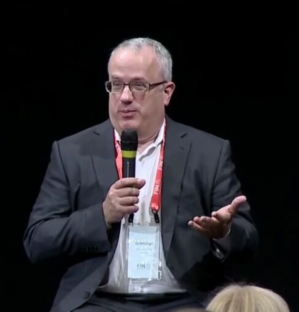 Brendan Eich fant opp JavaScript. Han var lenge leder for Mozilla-prosjektet, som står bak nettleseren Firefox. Her holder han foredrag på konferansen FINJS. 📸: Youtube