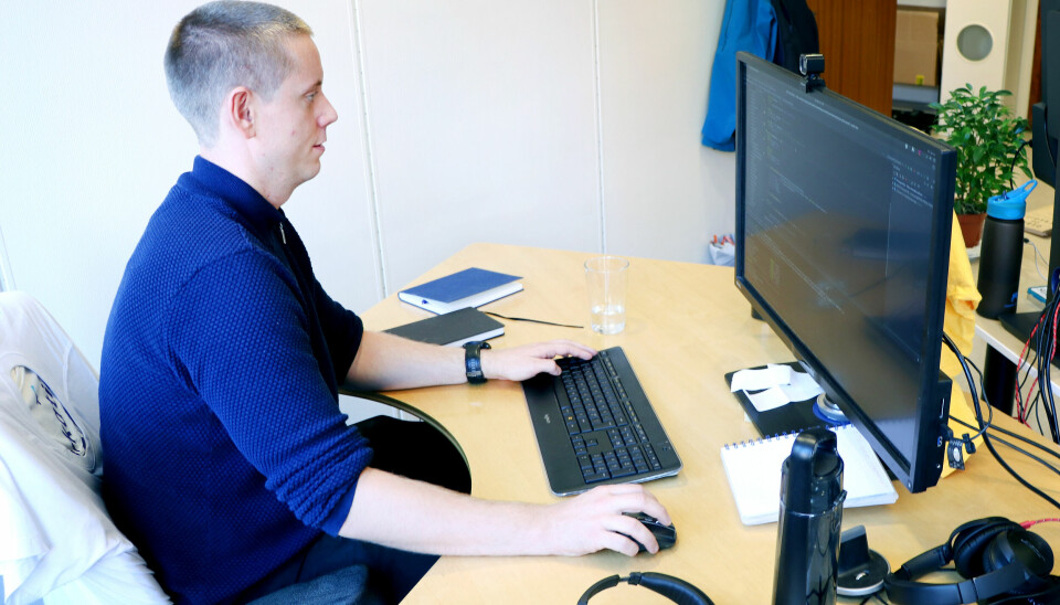 Aleksander Blomskøld i Fiken mener utviklerne blir mer produktive på små kontorer. 📸: Jørgen Jacobsen