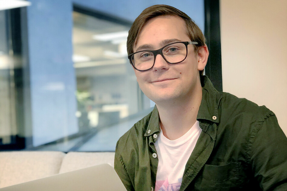 Petter Holstad Wright utvikler apper hos Shortcut, og har ikke allverdens til overs for hybridapper. Men noen fordeler er det. 📸: Arild Andersen / Shortcut