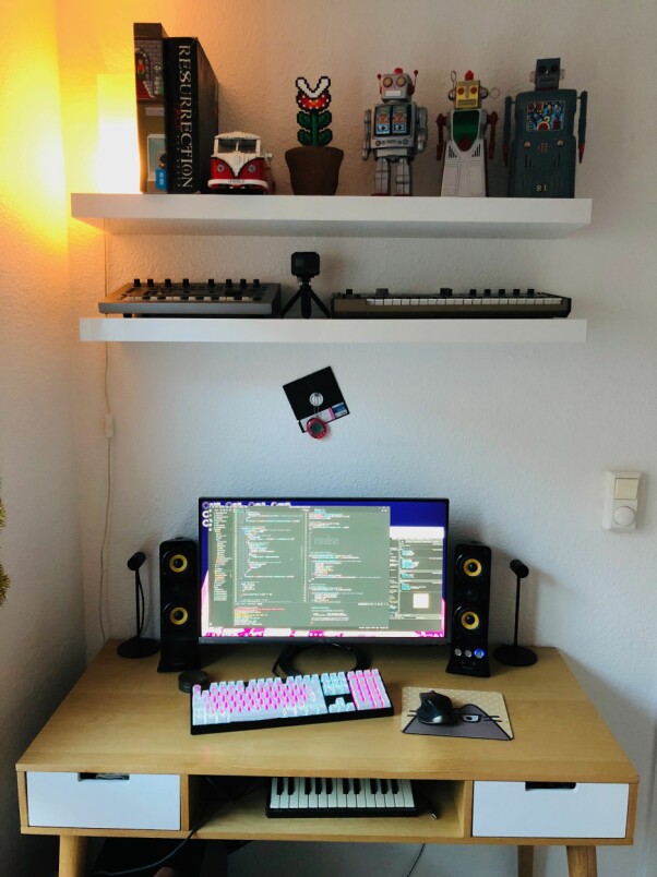 Kall det gjerne et hobbyrom, for det er her jeg som oftest programmerer. Det synes jeg flere burde prøve. 📸: Ole Petter Baugerød Stokke