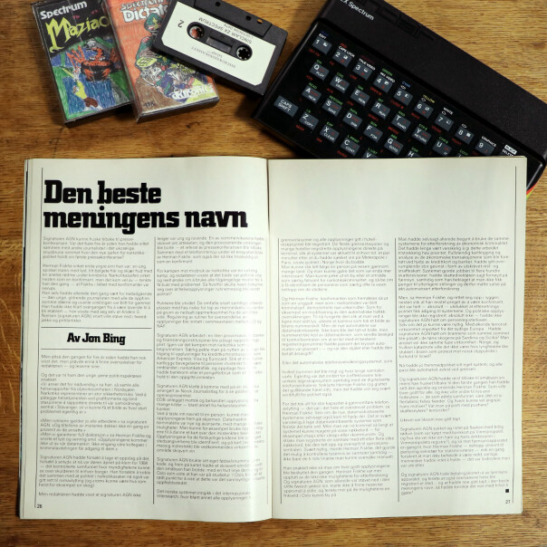 Jon Bing med novellen «Den beste meningens navn» i Hjemmedata. 📸: Ole Petter Baugerød Stokke