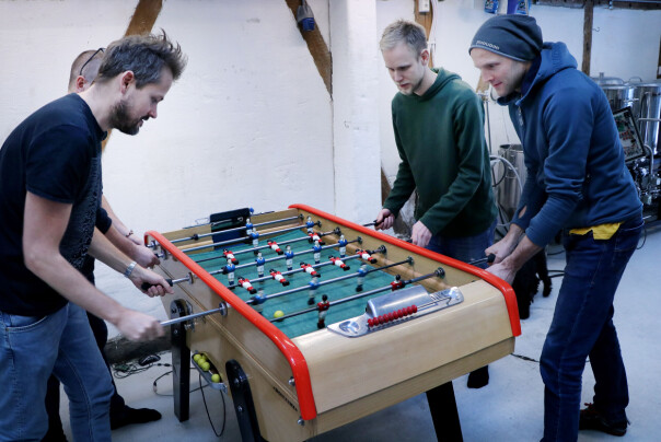 Utviklerne i Sanity bruker trikkestallen til å kode. Og spille foosball. Og brygge øl. Og arrangere meetups, som Jamstack-meetupen de nylig hadde om Gatsby-løsningen deres. 📸: Ole Petter Baugerød Stokke