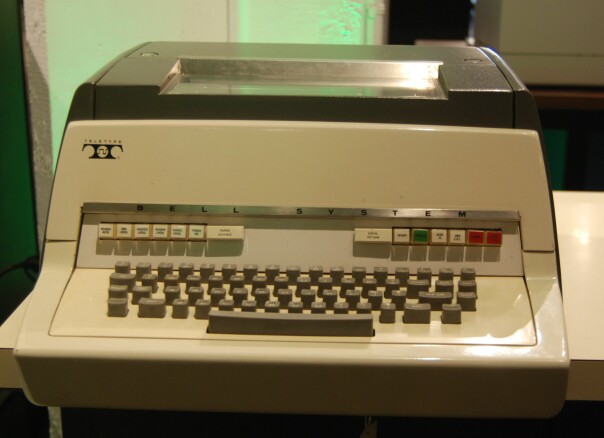 Tastaturet Ken Thompson brukte da han skrev språket B. 📸: CC BY-SA 4.0 / Wikipedia