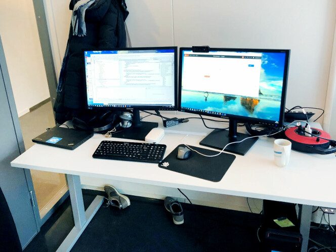 Anne Marte Hjemås i JProfessionals sitter med Windows og IntelliJ. 📸: Privat