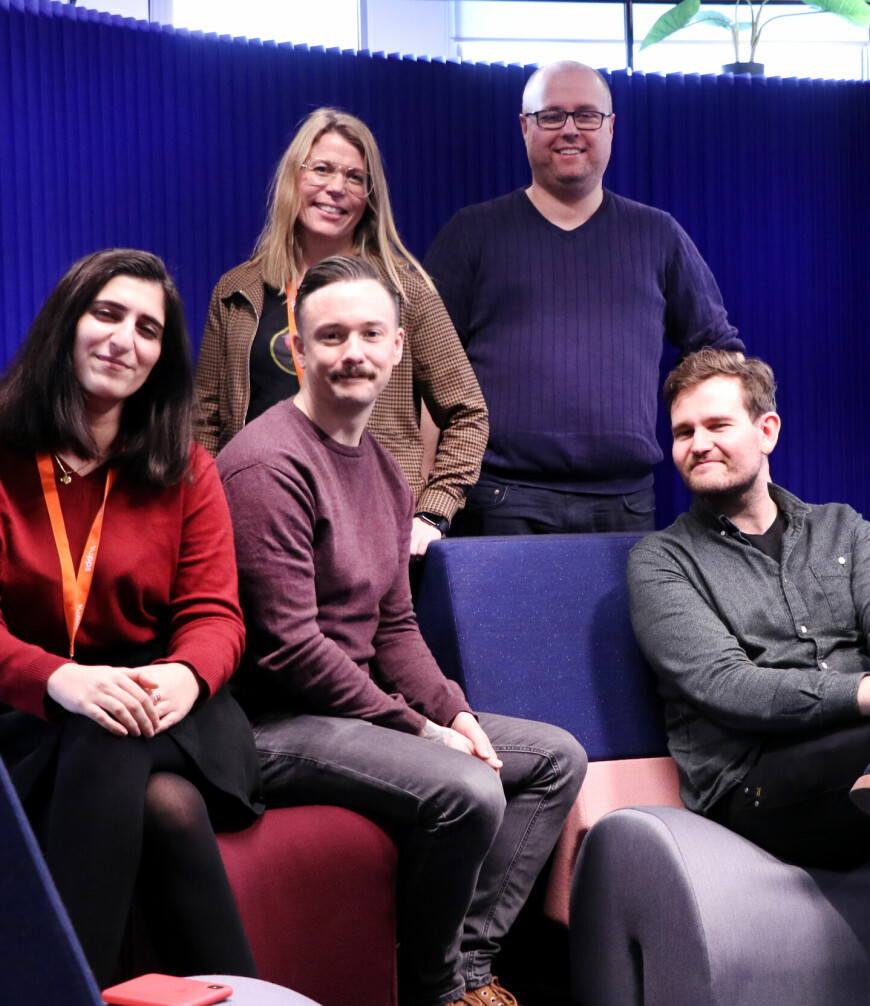 Fra venstre UX-designer Kimia Dayvary, iOS-utvikler Henrik Holmsen, Android-utvikler Lasse Bjørknes Magnusse og backendutvikler Audun Follegg. 📸:_Jørgen Jacobsen