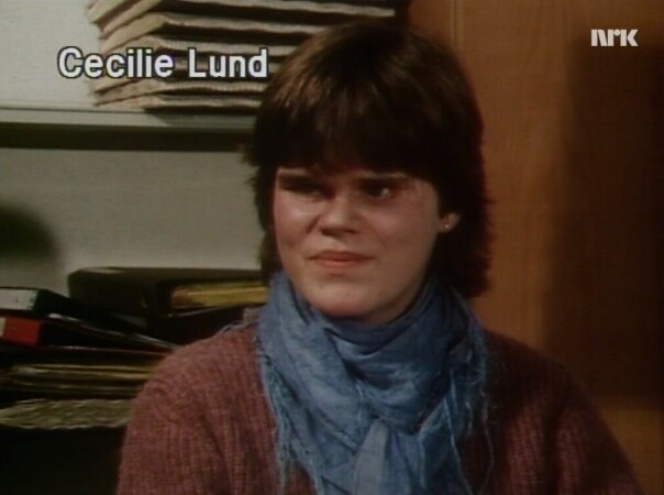 Cecilie Lund er blind og elev i niendeklasse på Risenga Skole i Asker. 📸: NRK