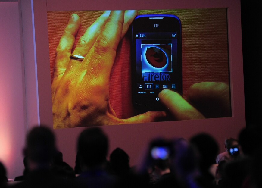 Tilskuere følger spent med på Firefox OS-avløringen på Mobile World Conference 2013 i Barcelona. 📸: NTB Scanpix / Josep Lago / AFP
