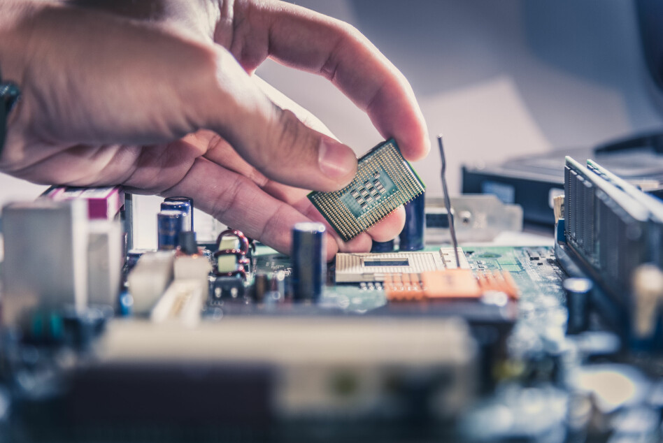 Med VHDL kan man skrive koden som utgjør en mikrobrikke. 📸: Preechar Bowonkitwanchai / Shutterstock / NTB scanpix