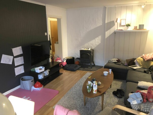 'Tok bilde av stua' skriver Christian Alfoni til dette bildet, som vanligvis skal vise hvordan kontorene rundt Ukas Koder ser ut. 📸: Privat