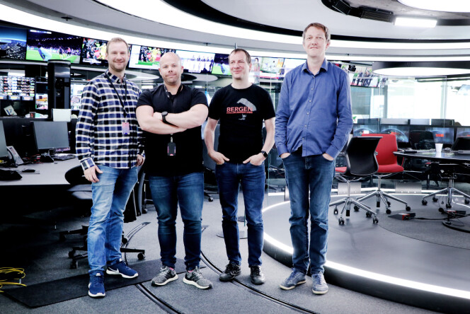 Bare noen av folka som står bak TV 2 Sumo. Fra venstre: Løsningsarkitekt Erik Bell, frontend-utvikler Remi Sture, fullstack-utvikler Glenn Hisdal og produkteier Stian Totland. 📸: Ole Petter Baugerød Stokke