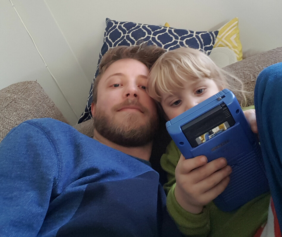 Tobias jobber daglig ved Universitetet i Oslo, på fritiden lager han pikselspill til Game Boy og Pico 8. 📸: Privat