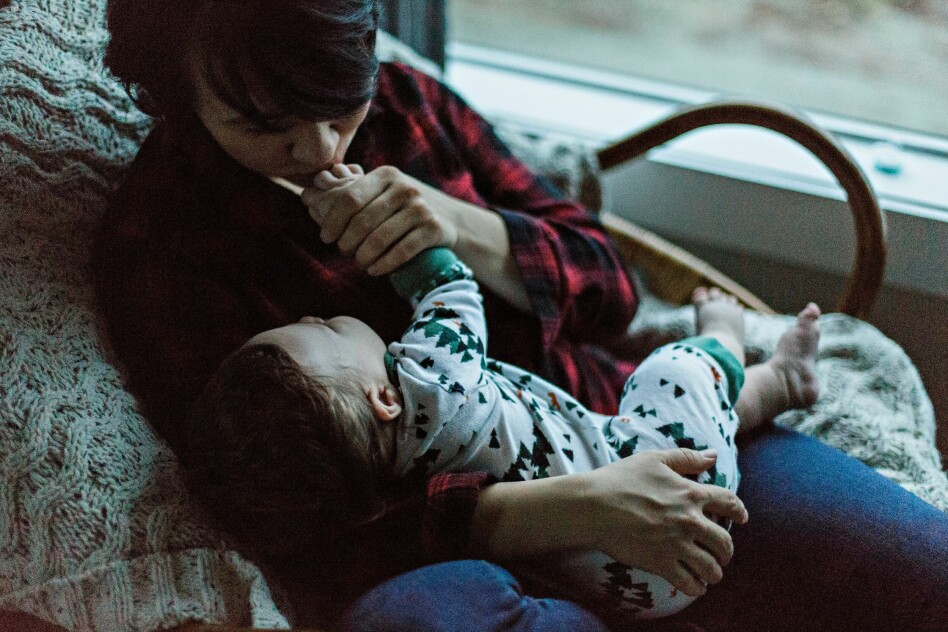 Foreldrepermisjon er noe du har krav på, og har du permisjon skal du ikke jobbe. Fullt så enkelt er det ikke i praksis. 📸: Irina Murza / Unsplash