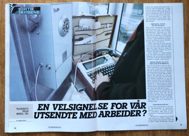 Her kobler man en TRS-80 Modell 100 til telefonkiosken for å sende tekst over telenettet. 📸: Ole Petter Baugerød Stokke / Mikrodata PC