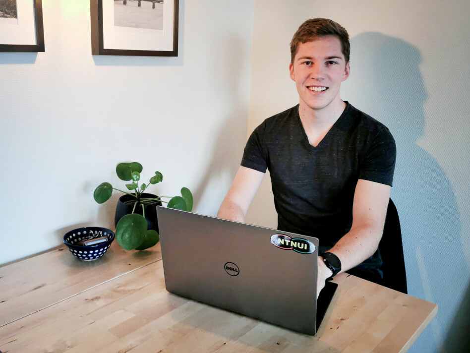 'Jeg trives godt i rolige omgivelser, og trenger ikke mer enn en PC' forteller NTNU-studenten Anders Granås. 📸: Privat