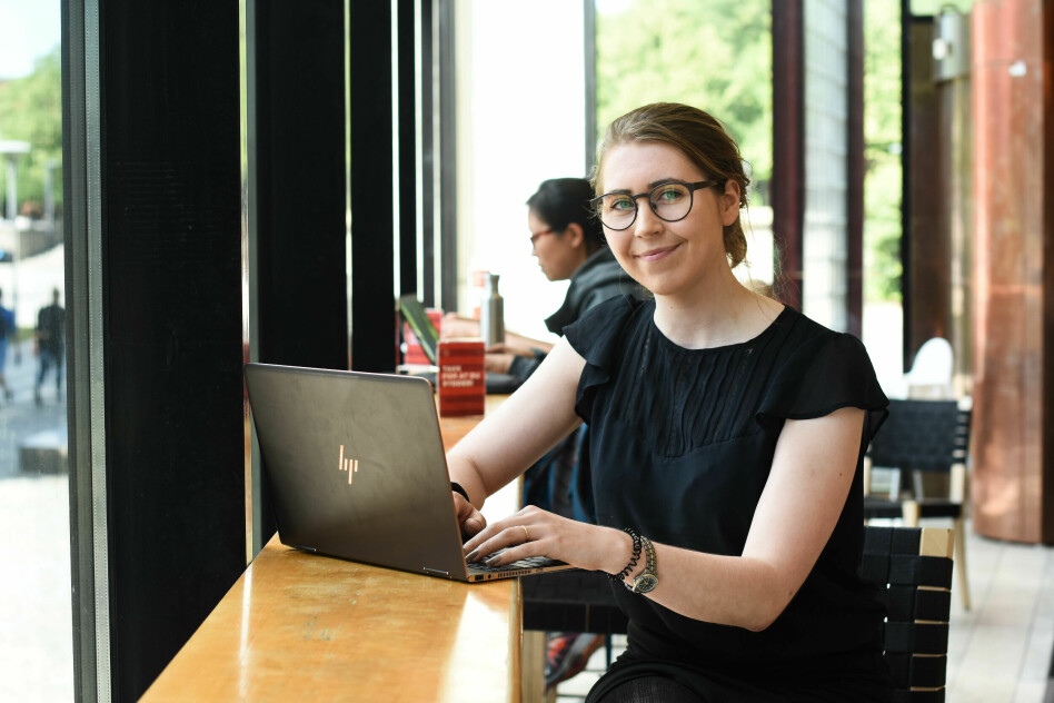 Julie Eldøy etterlyser blant annet en mentorordning for kvinnelige studenter ved Institutt for informatikk, som hun mener hadde styrket karrieren og trivselen mer enn et jenterom. 📸: Martine Ruud/ UiO