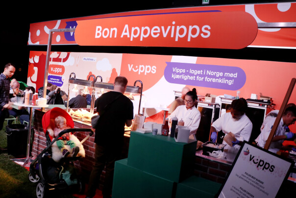 Vipps sin stand på JavaZone 2019. De satsa alle pengene på at utviklere liker burger med coleslaw. Tabbe. 📸: Ole Petter Baugerød Stokke