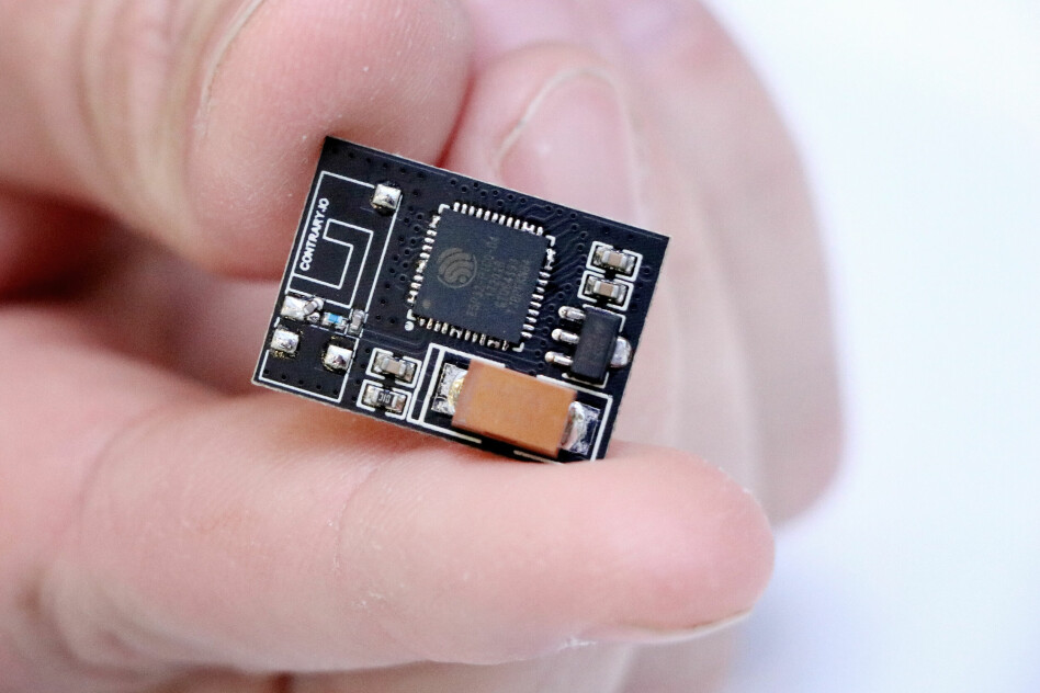 ESP-mikrokontrolleren kommer i mange varianter. Her en ESP32 D4. 📸: Ole Petter Baugerød Stokke
