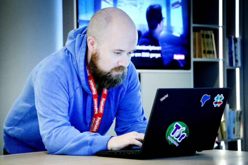 Tor Henning Ueland er utvikler i Dagbladet, og ble bedt om å sjekke en rar tweet fra PST og 'twitte3rhai'. Her deler han hele løsningen på årets jobbannonse-gåte! 📸: Ole Petter Baugerød Stokke