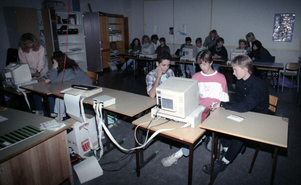 'Data i skolen. Her datamaskiner i bruk i klasserommet hos 6. klasse på Linnerud skole. Tre unge gutter ved datamaskin.' 📸: Morten Holm / NTB Scanpix