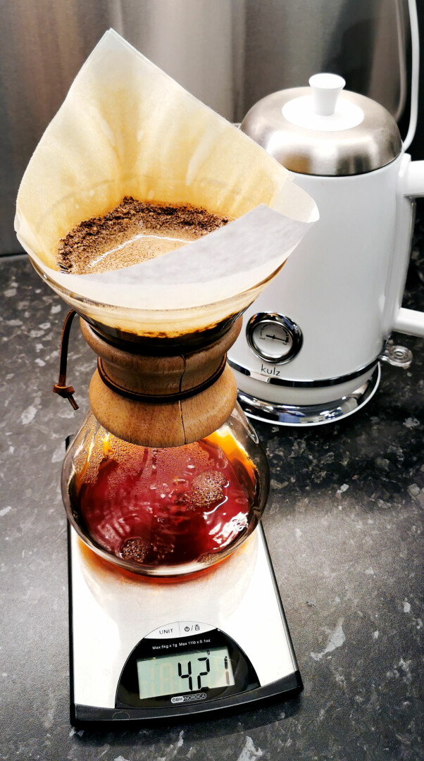'Chemex-en er velbrukt i kaffeklubben, jeg syns den lager fantastisk god kaffe' forteller Kristoffer Rene Eckhoff. 📸: Privat