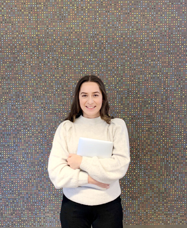- Jeg tror mange utviklerteam har veldig godt av å få økt forståelse og for forretningssiden av løsningen man utvikler, sier studenten Elena Snellingen. 📸: Privat