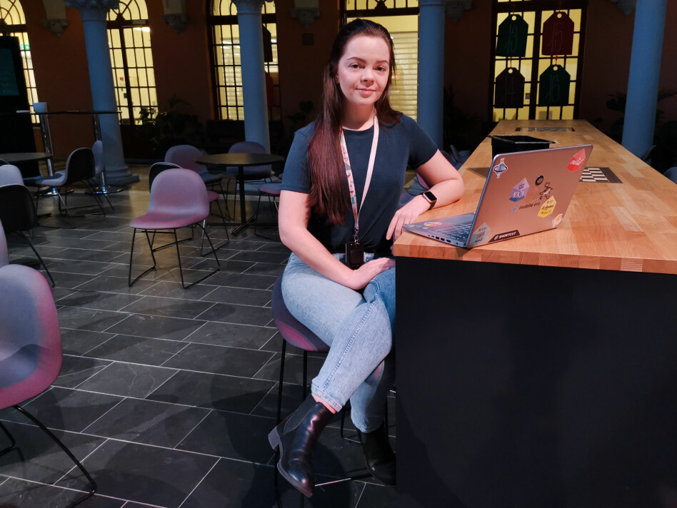 - Jeg hadde ikke skrevet en eneste linje kode før jeg starta på studiet, forteller student Ingrid-Alice Bløtekjær på Høyskolen Kristiania. 📸: Privat