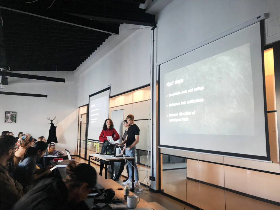 'Presentasjon av siste prosjekt' forteller Are Sandvik om bildet, fra Ironhacks kode-bootcamp i Berlin. 📸: Privat