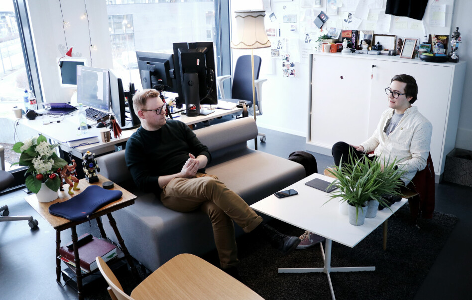 Fagredaktør Jørgen Jacobsen og iOS-utvikler Petter Holstad Wright på kode24-kontoret. Vi hadde noen tusen spørsmål. 📸: Ole Petter Baugerød Stokke