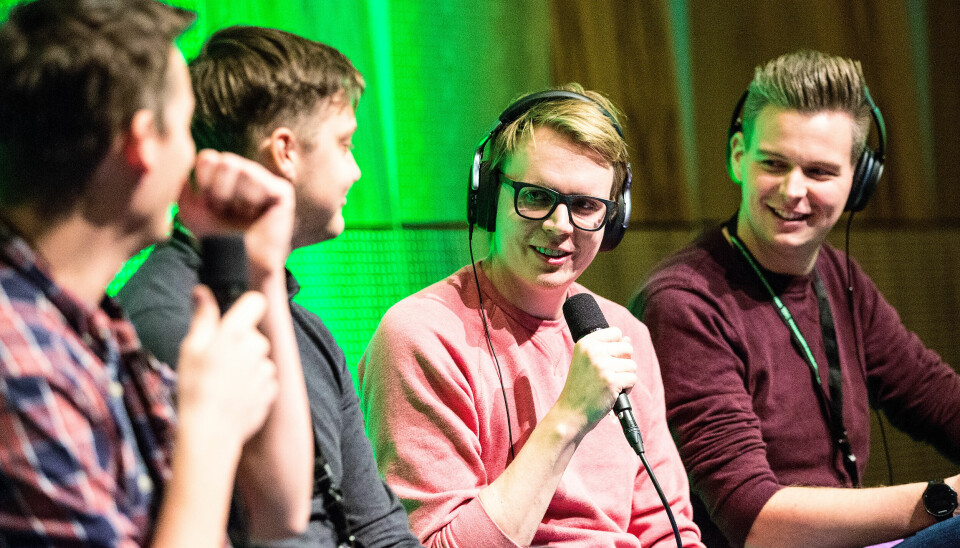 Mikael Brevik under en live-innspilling av podcasten BartJS. 📸: Wil Lee-Wright / Trondheim Developer Conference 2018