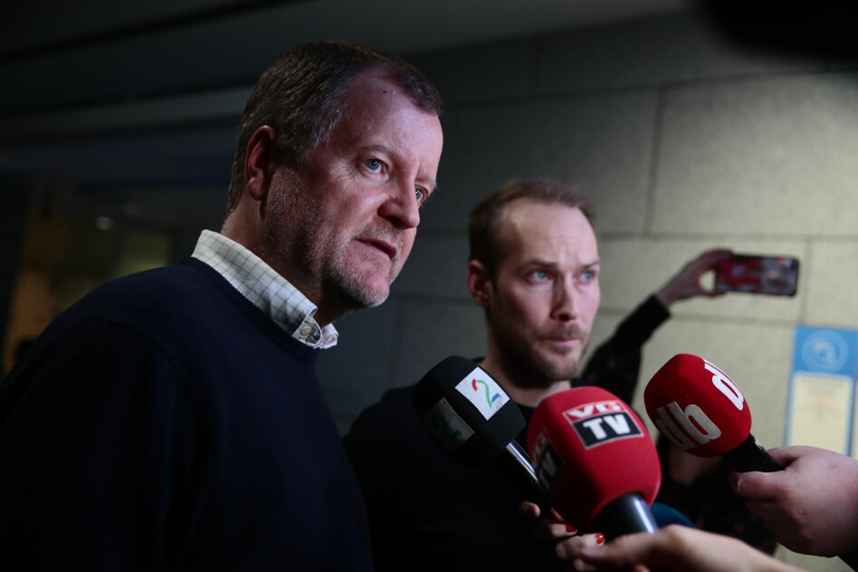 Underholdningsredaktør Charlo Halvorsen sammen med avdelingsleder Inge Thorud i NRK, under en pressekonferanse etter MGP-fadesen. Sistnevnte har svart på kode24s spørsmål rundt hva som faktisk gikk galt under årets MGP-avstemming. 📸: Håkon Mosvold Larsen / NTB scanpix
