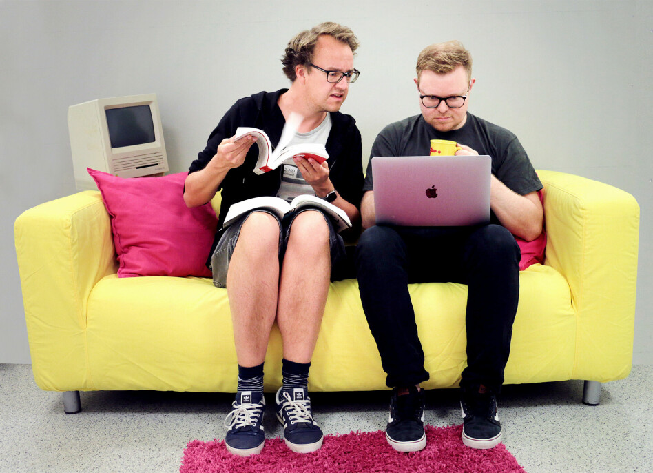 Dette bildet ble tatt da vi skulle lage en landingsside for kode24.no, som ennå ikke var noe reelt produkt, og Jørgen hadde lest at det var lurt å ha et bilde av folka bak når man skulle pitche startups. Det viste seg å funke. 📸: Ole Petter Baugerød Stokke