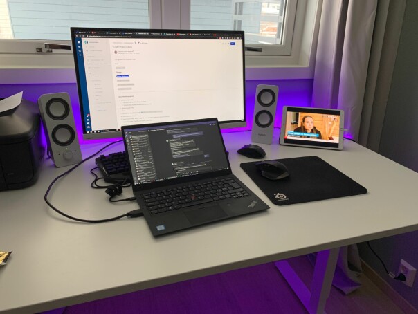 'Hjemme har jeg en selvbygd gamer-maskin med vannkjølt i7, m2-disker, mye RAM og RTX 2080 TI. Denne riggen kommer godt med nå i disse hjemmekontortider.' 📸: Privat