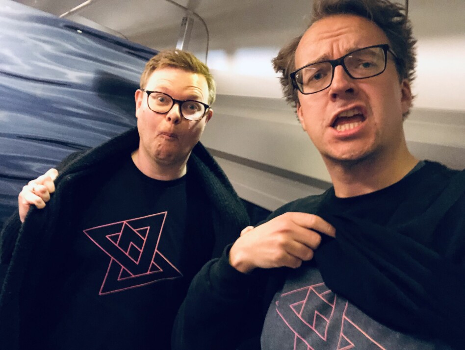 Fagredaktør Jørgen Jacobsen og redaktør Ole Petter Baugerød Stokke på toget på vei til Bergen i fjor for å ikke motta prisen for årets nisjenettsted. 📸: Ole Petter Baugerød Stokke (selfie, ja)