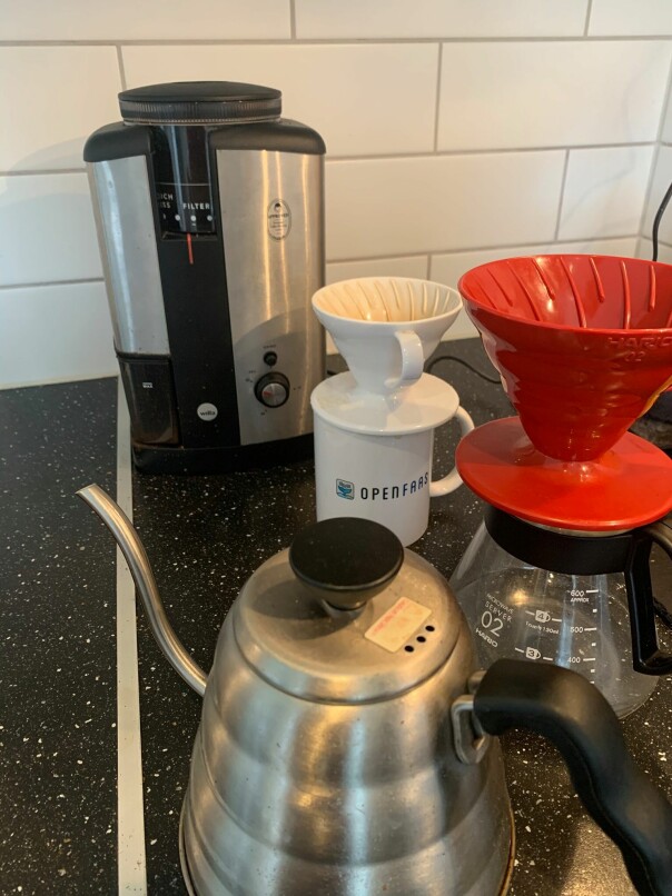 'V60 og én og én kopp. Gir både pause og mindre kaffe per dag, begge er bra ting.' 📸: Trond Sørås