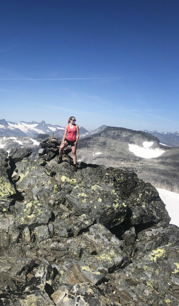 - Det hender jo at jeg må ta litt avbrekk, og da er det å tilbringe tid med barna mine, gjerne ute i naturen; fjellturer og toppturer, både til fots og på ski, forteller Ragnhild Olsen. 📸: Privat