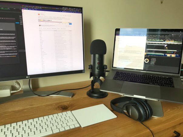 Ukas Koder Denys Mishunov i GitLab jobber hjemmefra, uansett om det foregår en pandemi eller ikke. 📸: Privat