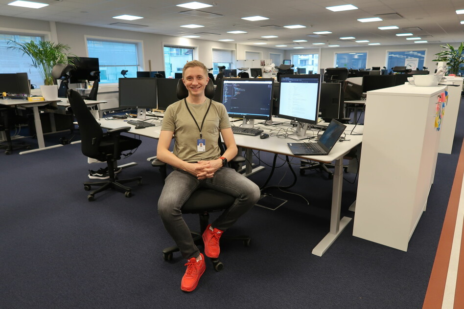 Mathias Lund Ahrn har sommerjobb i Sparebank 1 for andre året på rad. Ting er lettere i år, men det er mye han skulle ønske han lærte mer om på studiet på OsloMet. 📸: Privat