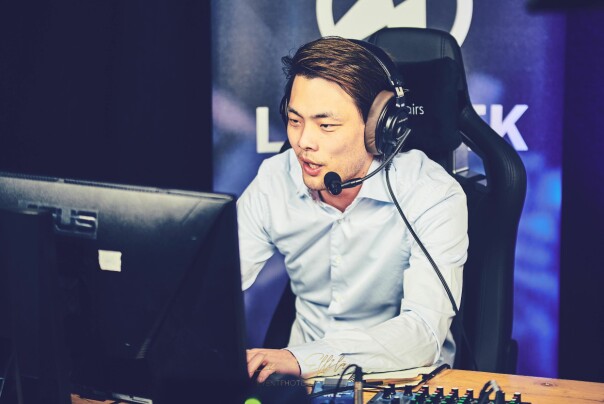 Webstep-utvikler og esport-entusiast Stian Storrvik er også med på å arrangere bedriftserien i Counter-Strike for norske utviklere. Fra før av spiller han blant annet PUBG, og kommenterer kamper i Telialigaen. 📸: Lauri Ellilä/LanTrek